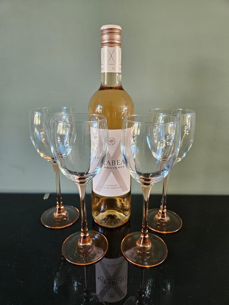 Set van 4 Luminarc wijnglazen (witte wijn) met roze voet, Verzamelen, Glas en Borrelglaasjes, Ophalen of Verzenden, Nieuw, Overige typen