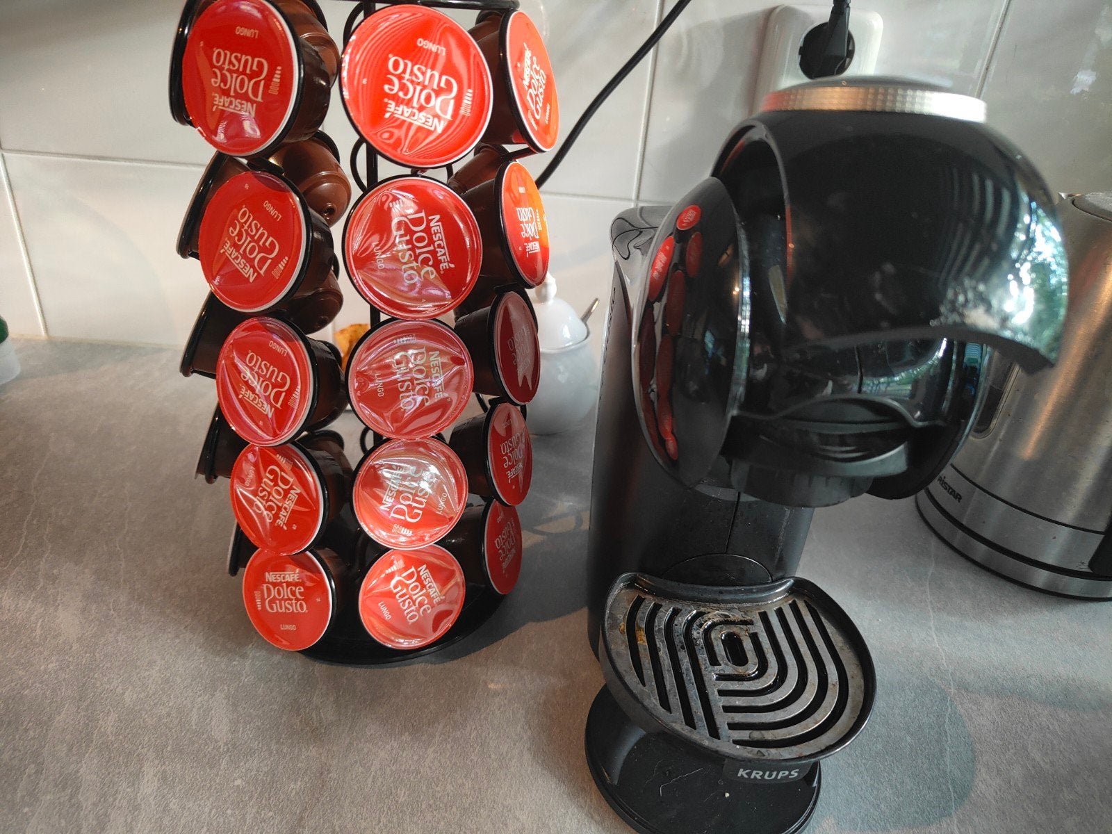 Krups Nescafé Dolce Gusto koffiemachine met capsulehouder, Gebruikt, Koffiemachine, Ophalen of Verzenden, 1 kopje