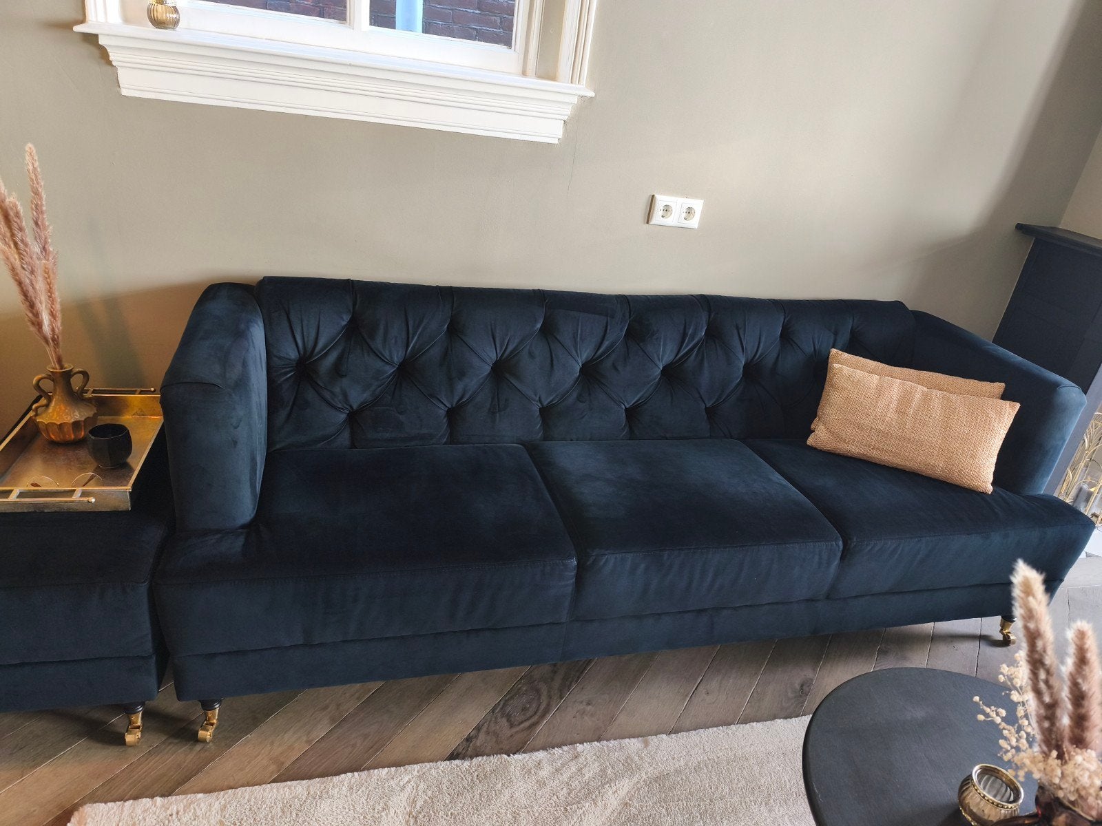 Zo goed als nieuwe zwart velvet sofa + hocker, Ophalen, Zo goed als nieuw, 75 tot 100 cm, Minder dan 150 cm