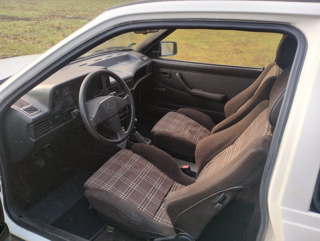 Opel 1985 1.8GT oldtimer apk tot 03-2028 boekjes aanwezig, foto 11
