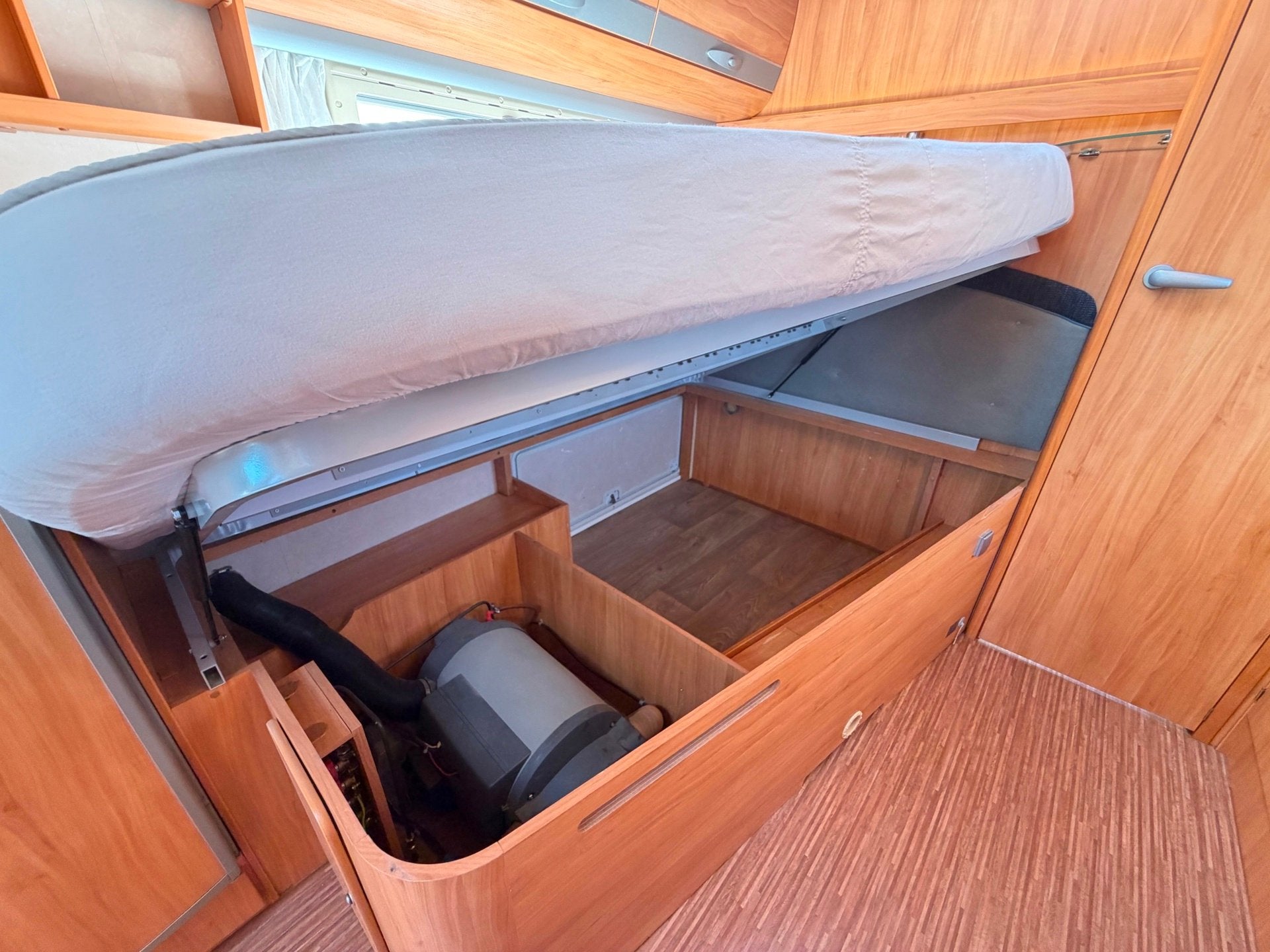 Foto 20 van Adria Coral S 680 ST LUCHTVERING / AIRCO / OYSTER SCHOTEL +