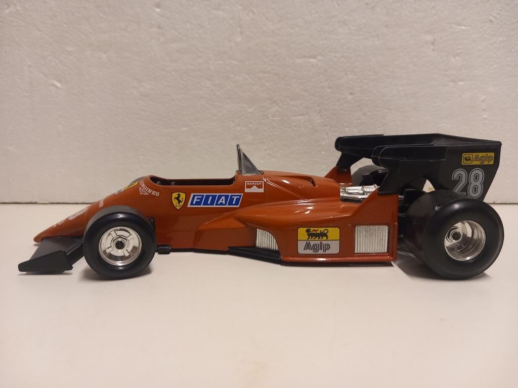 Bburago 1:24 Ferrari 126 C4 Turbo Berger G nobox, Ophalen of Verzenden, Zo goed als nieuw, Auto, Bburago