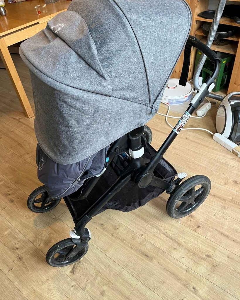 Foto 4 van Bugaboo Fox 2 met Wieg en sterk Voetenzak