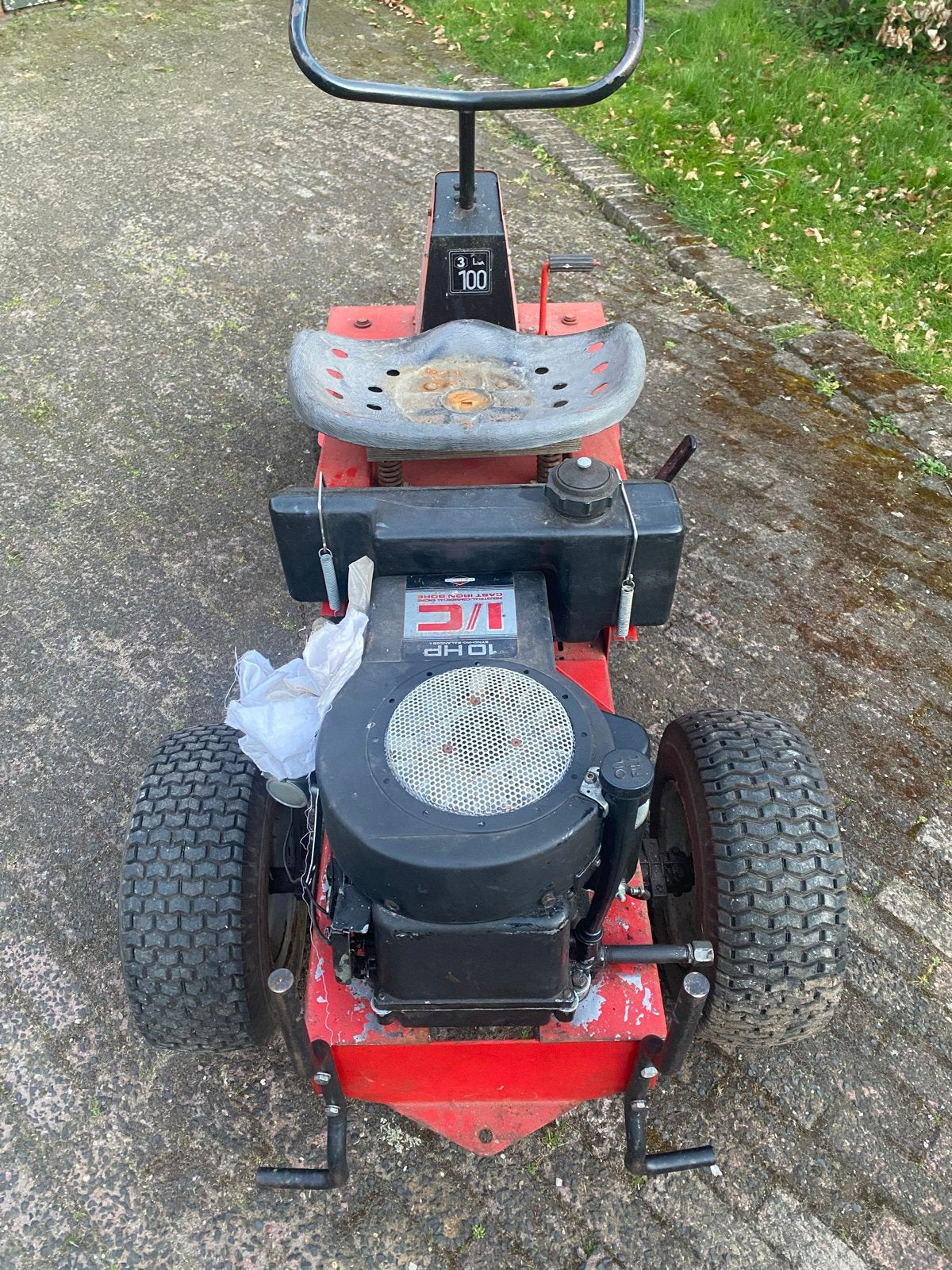 Foto 6 van Toro Wheel Horse 110-4 Zitmaaier - Loopt niet