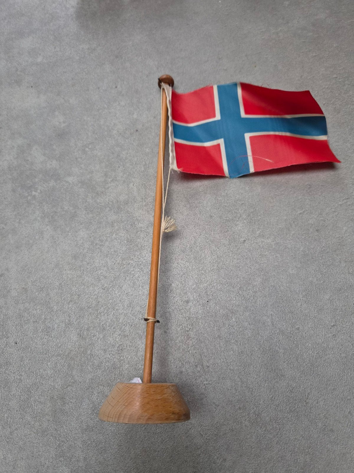 Conferentie tafel vlag Noorwegen hoogte 31cm, Verzenden