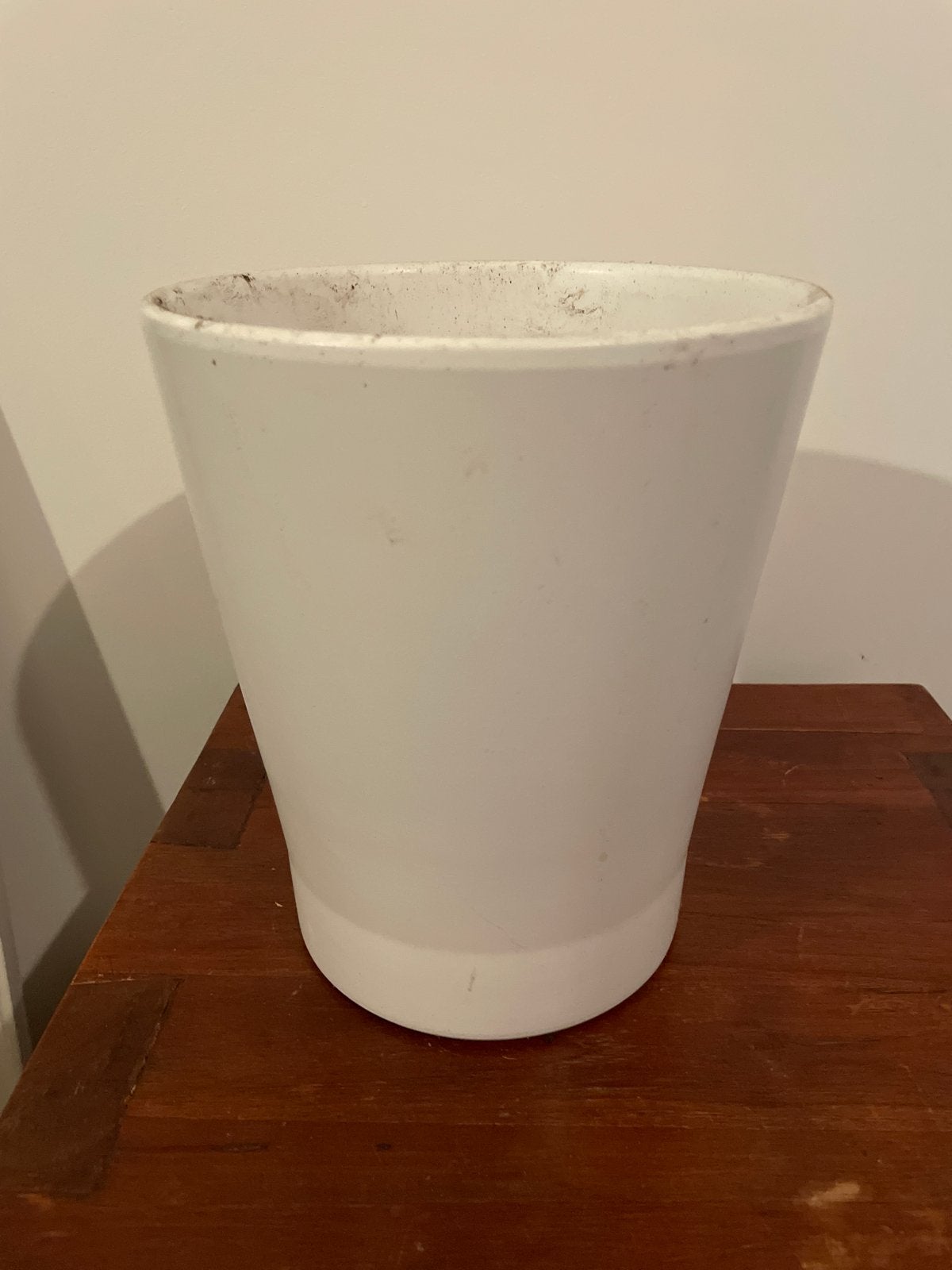 Witte bloempot, 24cm hoog, 20,5cm doorsnede, Tuin en Terras, Ophalen, Steen, Gebruikt, Rond