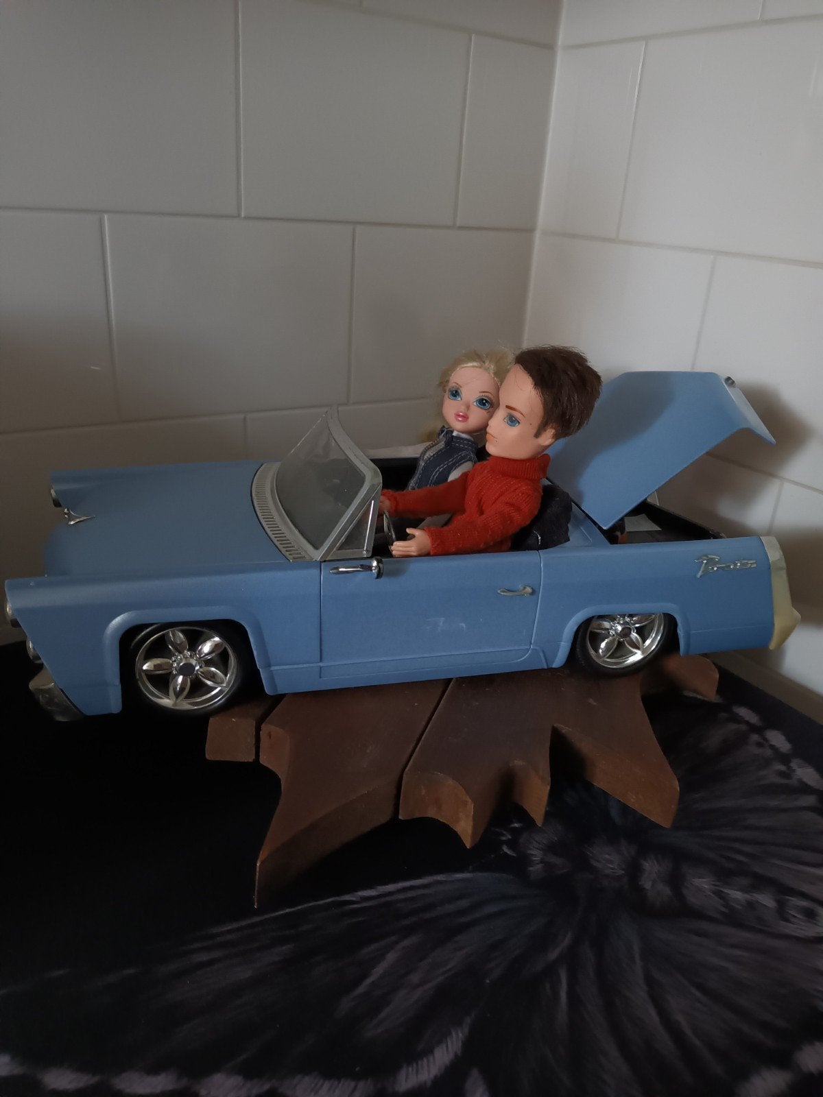 Vintage Barbie auto met poppen - Lichtblauwe cabrio, Ophalen of Verzenden, Gebruikt