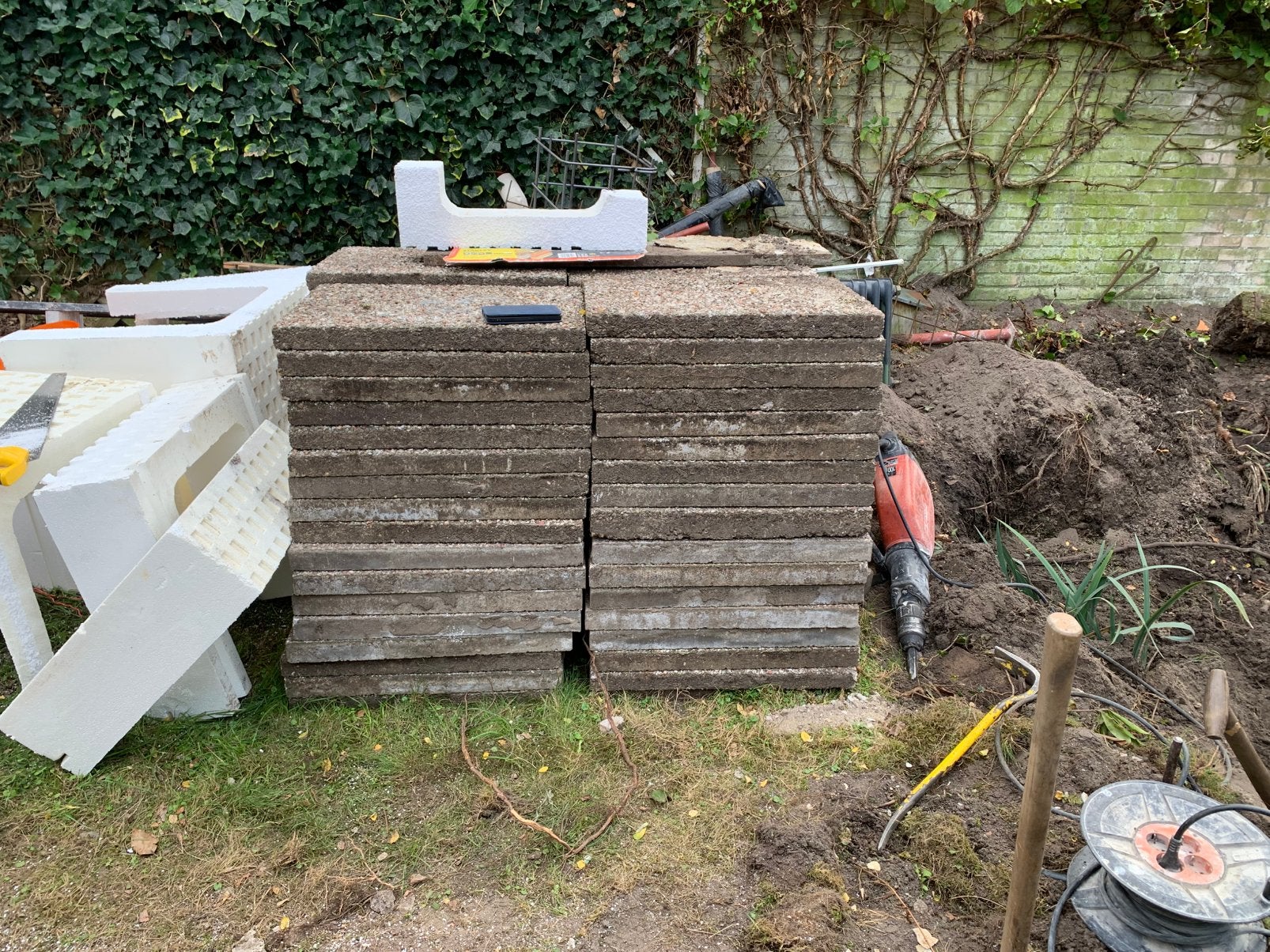 Grind tegels 64 stuks 40 x 60 cm +/- 15m2, Ophalen, Gebruikt, 10 m² of meer, Terrastegels