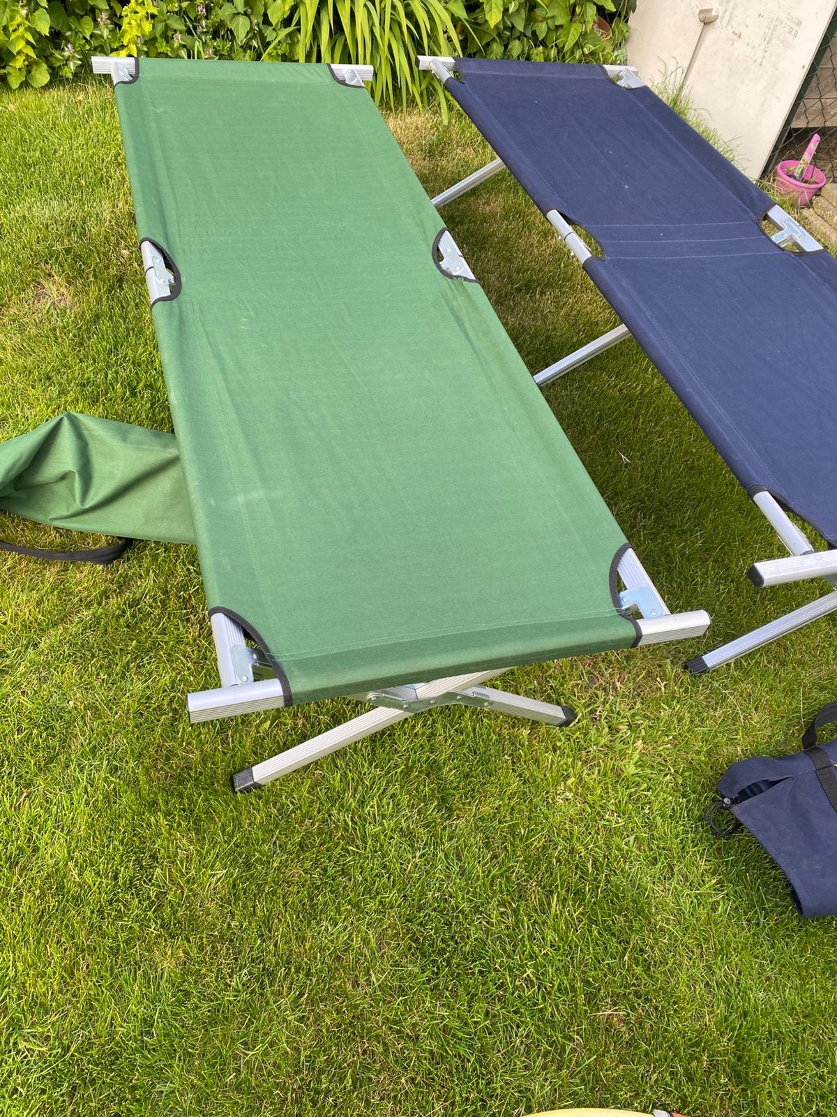 Veldbedden strechers campingbedden 2 stuks kompleet met tas, Ophalen of Verzenden, Zo goed als nieuw