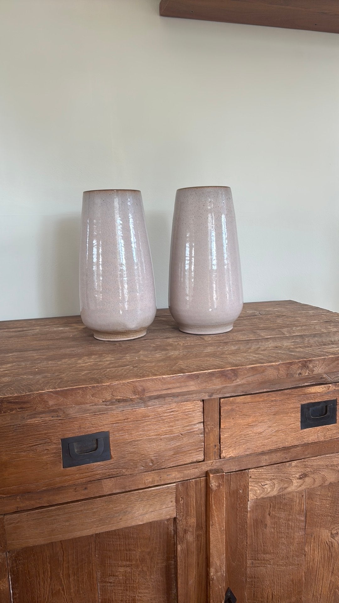 Te koop: twee aardewerk vazen leenbakker, Huis en Inrichting, Ophalen, Zo goed als nieuw, Beige