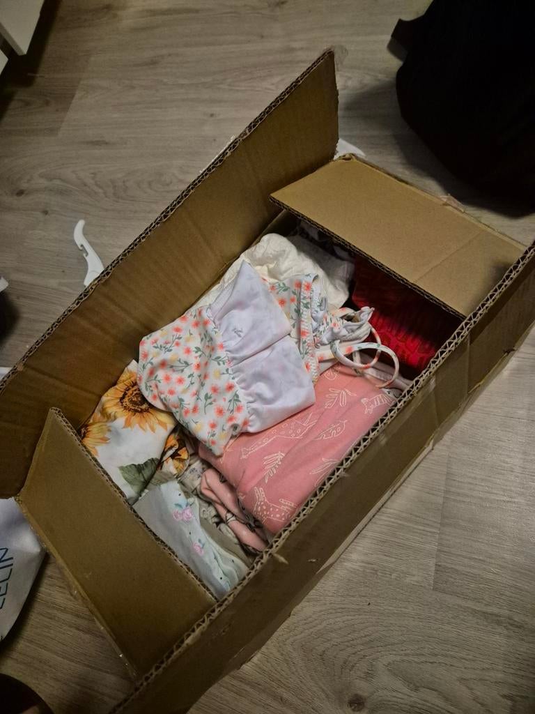 Doos babymeisjeskleding (50 stuks) - maat 50 t/m 82, Kinderen en Baby's, Babykleding | Baby-kledingpakketten, Ophalen of Verzenden