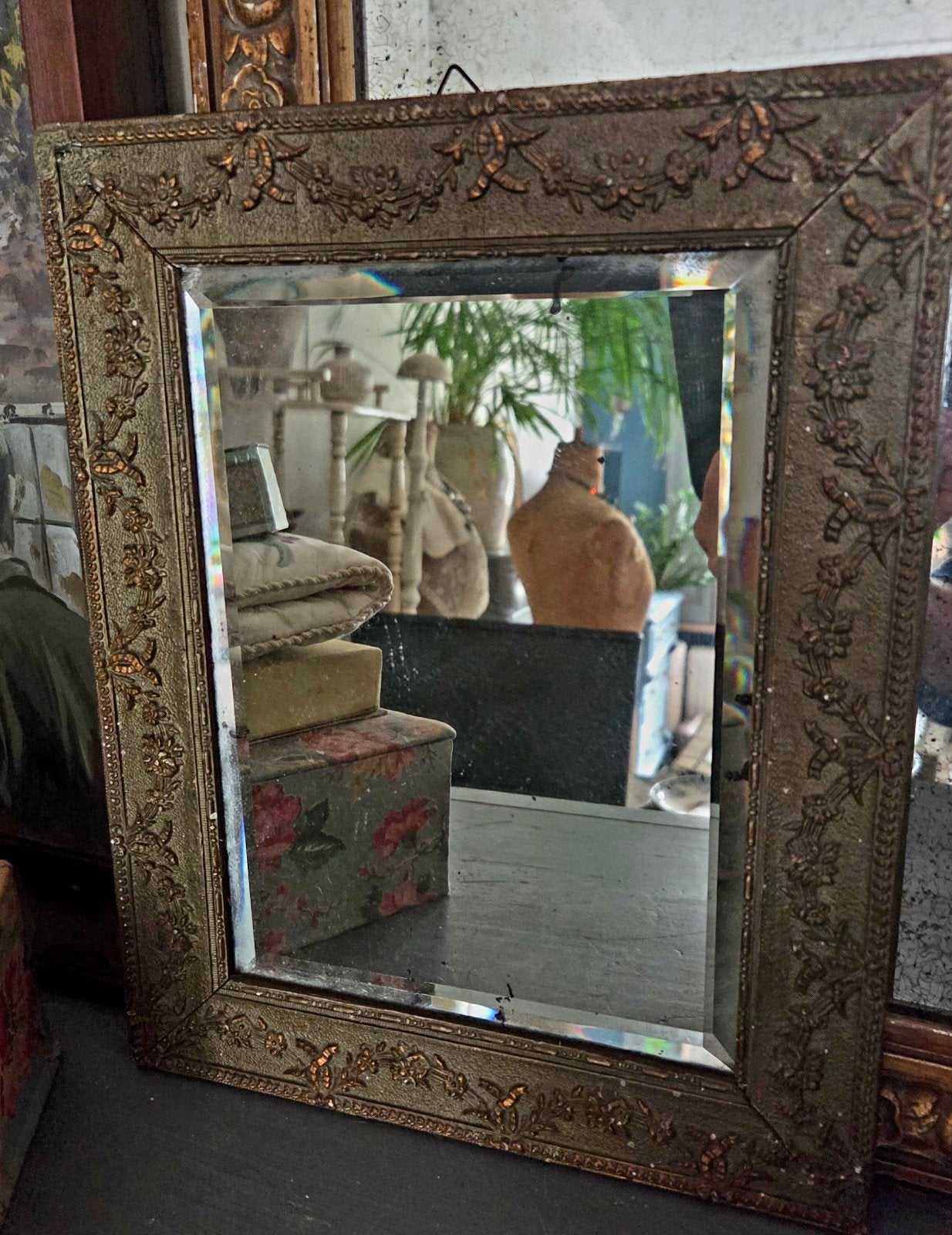 Antiek Frans spiegeltje met geslepen glas in fraaie lijst, Ophalen of Verzenden