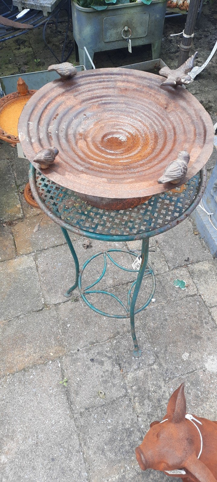 Decoratieve vogelbad op standaard - Verweerd metaal, Ophalen of Verzenden, Gebruikt, Metaal, Overige typen
