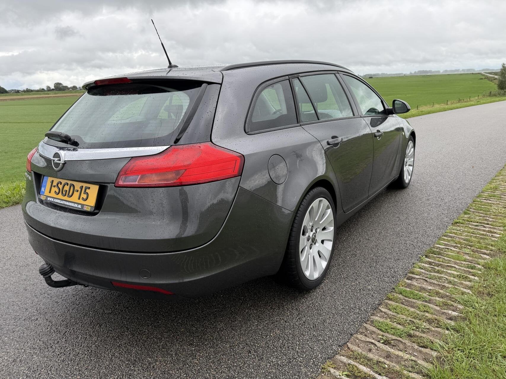 Opel Insignia Sports Tourer 1.6 Edition boekjes 19 inch, Auto's, Euro 5, Gebruikt, 4 cilinders, Met garantie (alle)