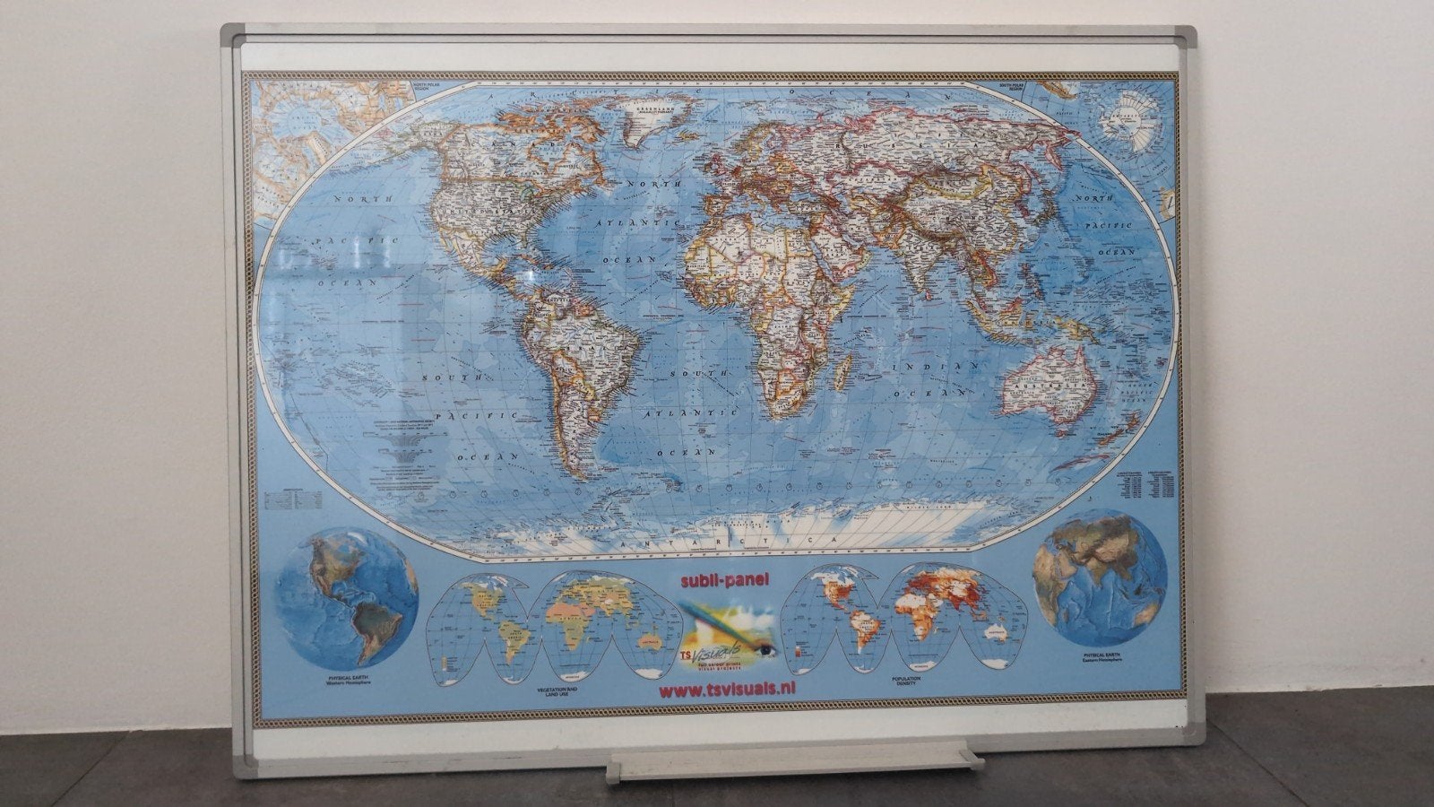 Magnetisch beschrijfbare Wereldkaart 82x62cm met afleggoot, Huis en Inrichting, Woonaccessoires | Overige, Ophalen