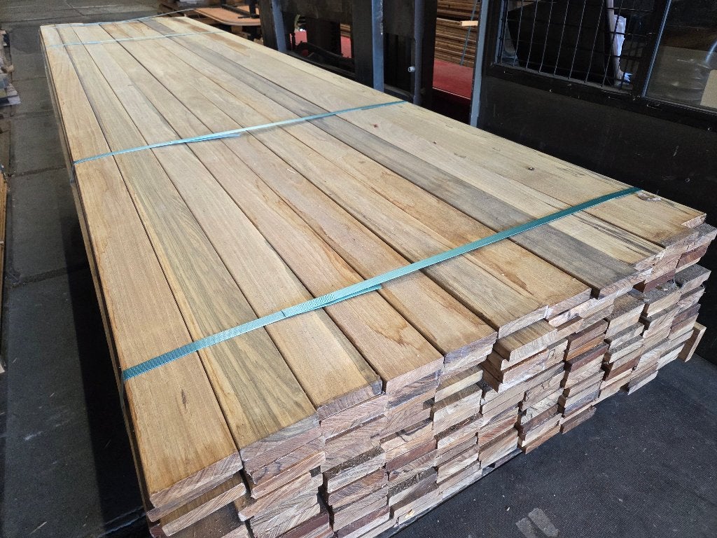 Partij 63m2 hardhout vlonderplanken met waterschade 177 st., Ophalen of Verzenden, 250 cm of meer, Planken, Hardhout