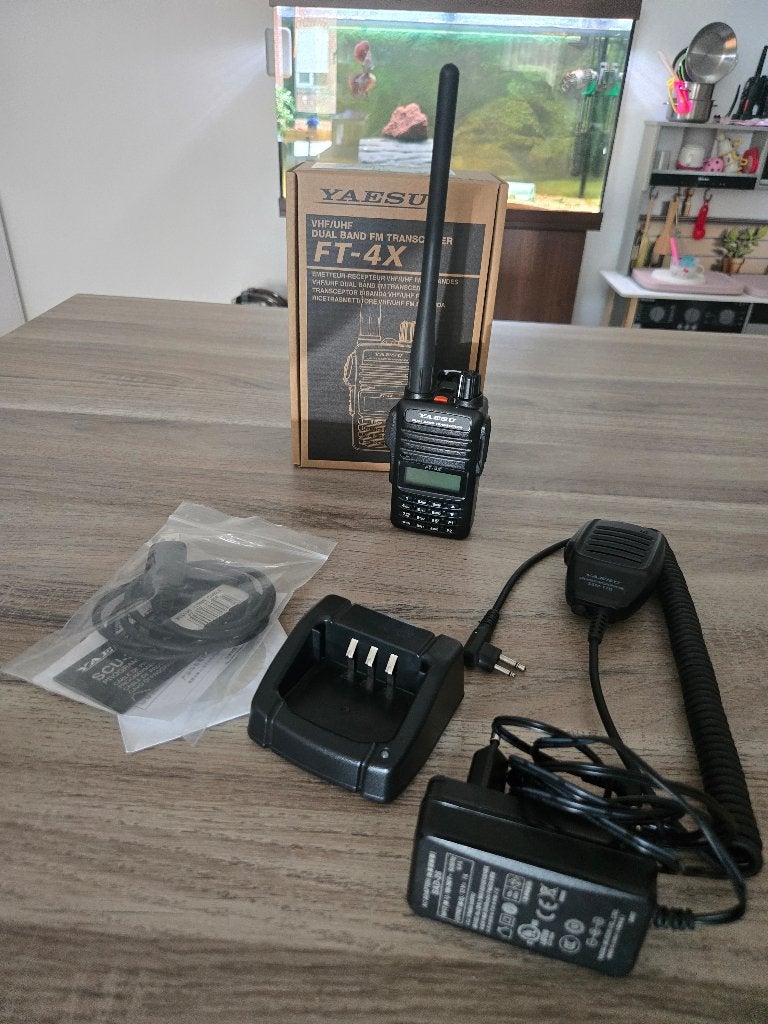 Yaesu FT-4X, Ophalen, Nieuw, 15 km of meer, Portofoon of Walkie-talkie