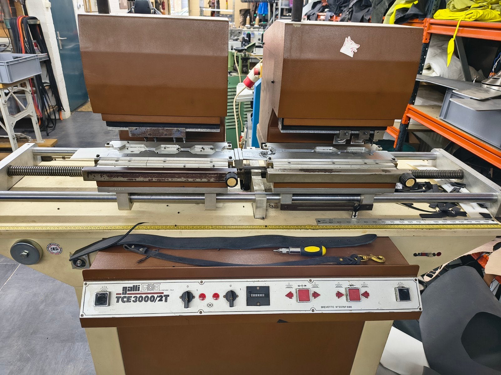 Galli TCE 3000/2T dubbele persmachine, Zakelijke goederen, Machines en Bouw | Industrie en Techniek, Ophalen