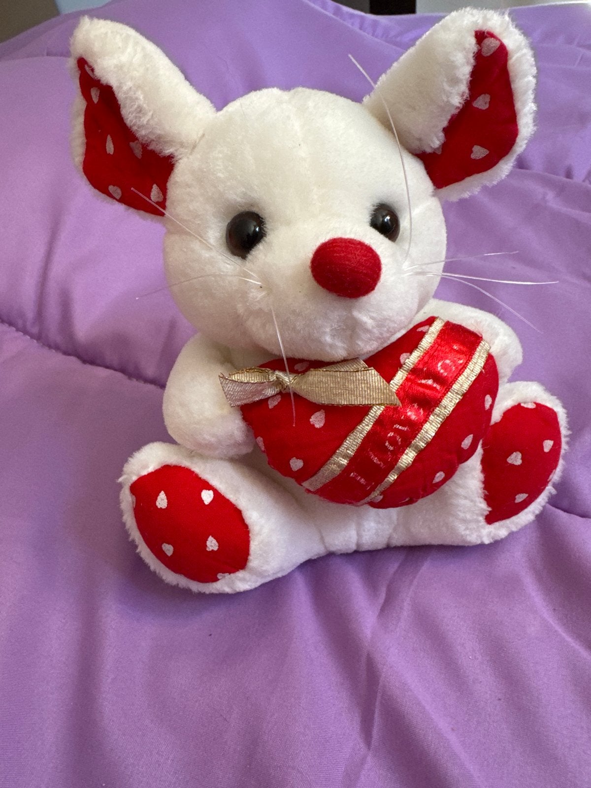 Schattige witte muis knuffel met rood hartje, Muis, Ophalen of Verzenden, Zo goed als nieuw, Met kleding of accessoire
