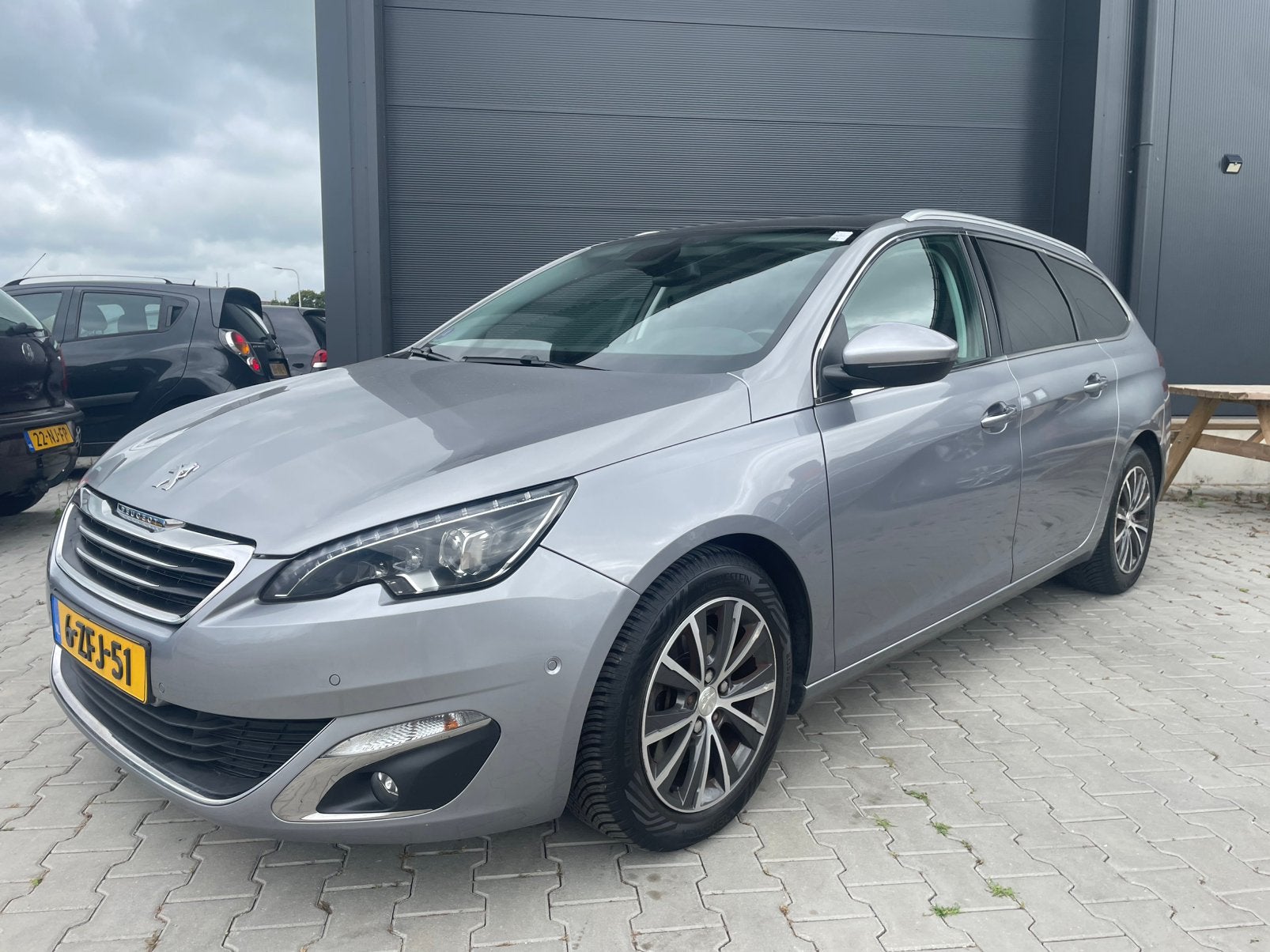 Peugeot 308 1.6 sw THP 5DR Camera|Cruise|Navi|PDC|Pano-dak, Auto's, Peugeot, Voorwielaandrijving, Stof, Zwart, 49 €/maand