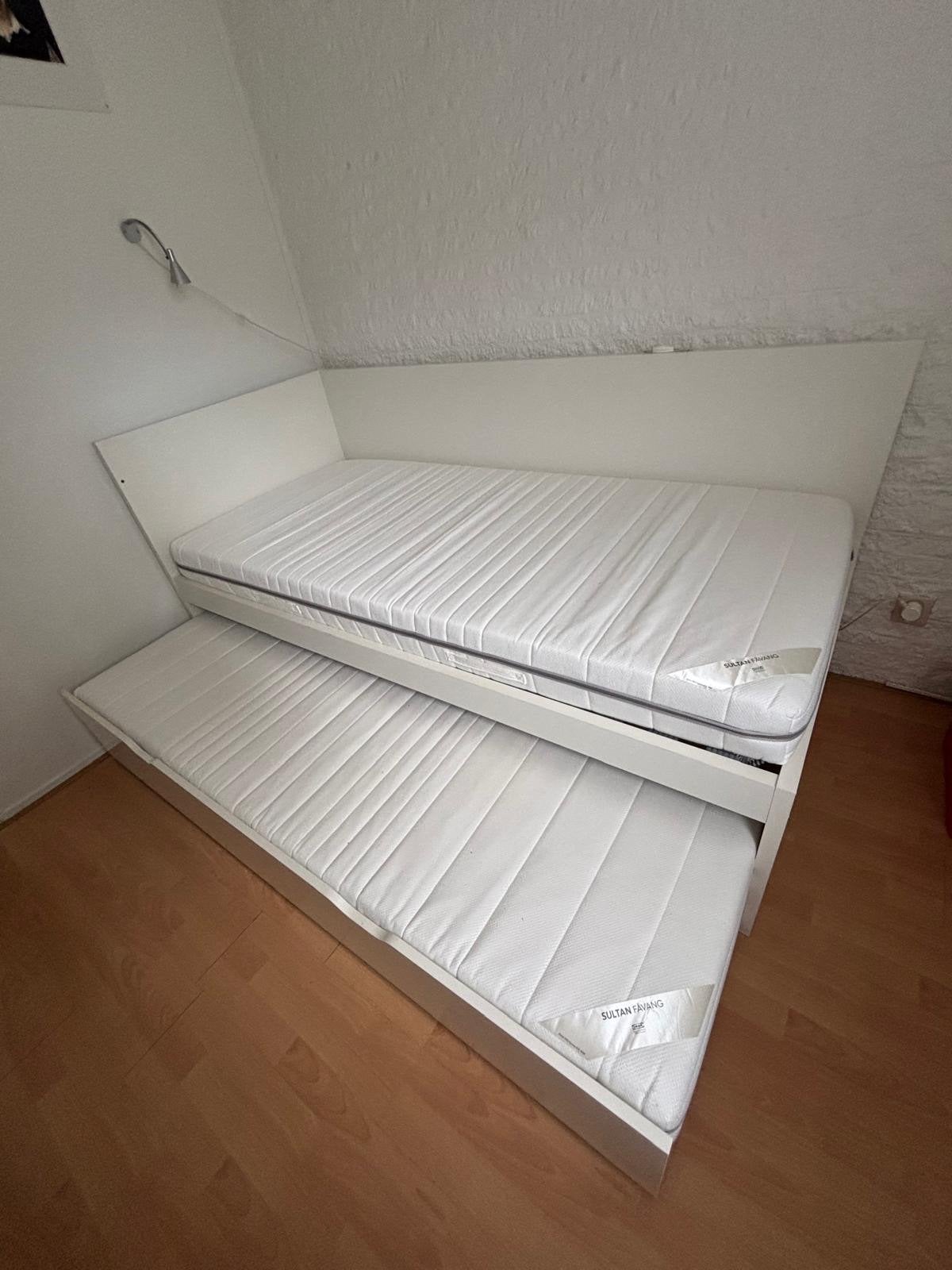 IKEA bed met onderschuifbed - Ideaal voor logees, Huis en Inrichting, Slaapkamer | Bedden, Ophalen, Gebruikt, 90 cm, Eenpersoons