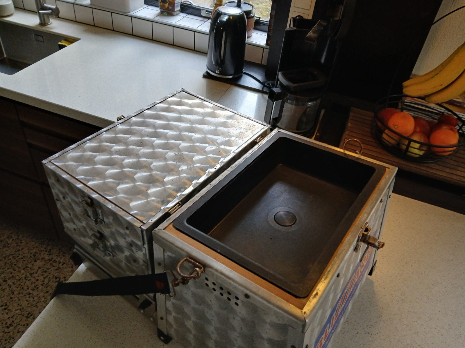 Viskoffer aluminium met rugleuning, Ophalen, Gebruikt, Koffer of Tas