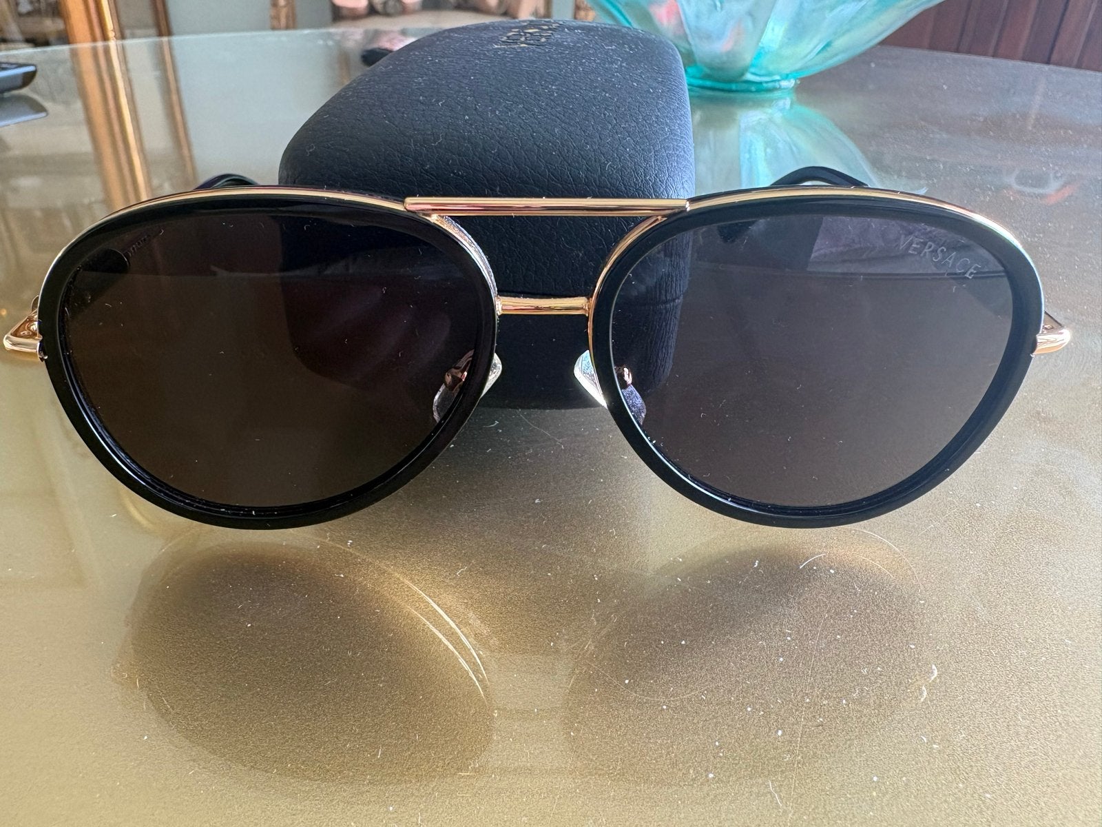 Gianni Versace Zonnebril Zwart/Goud met Medusa, Zonnebril, Zwart, Gianni Versace, Ophalen of Verzenden