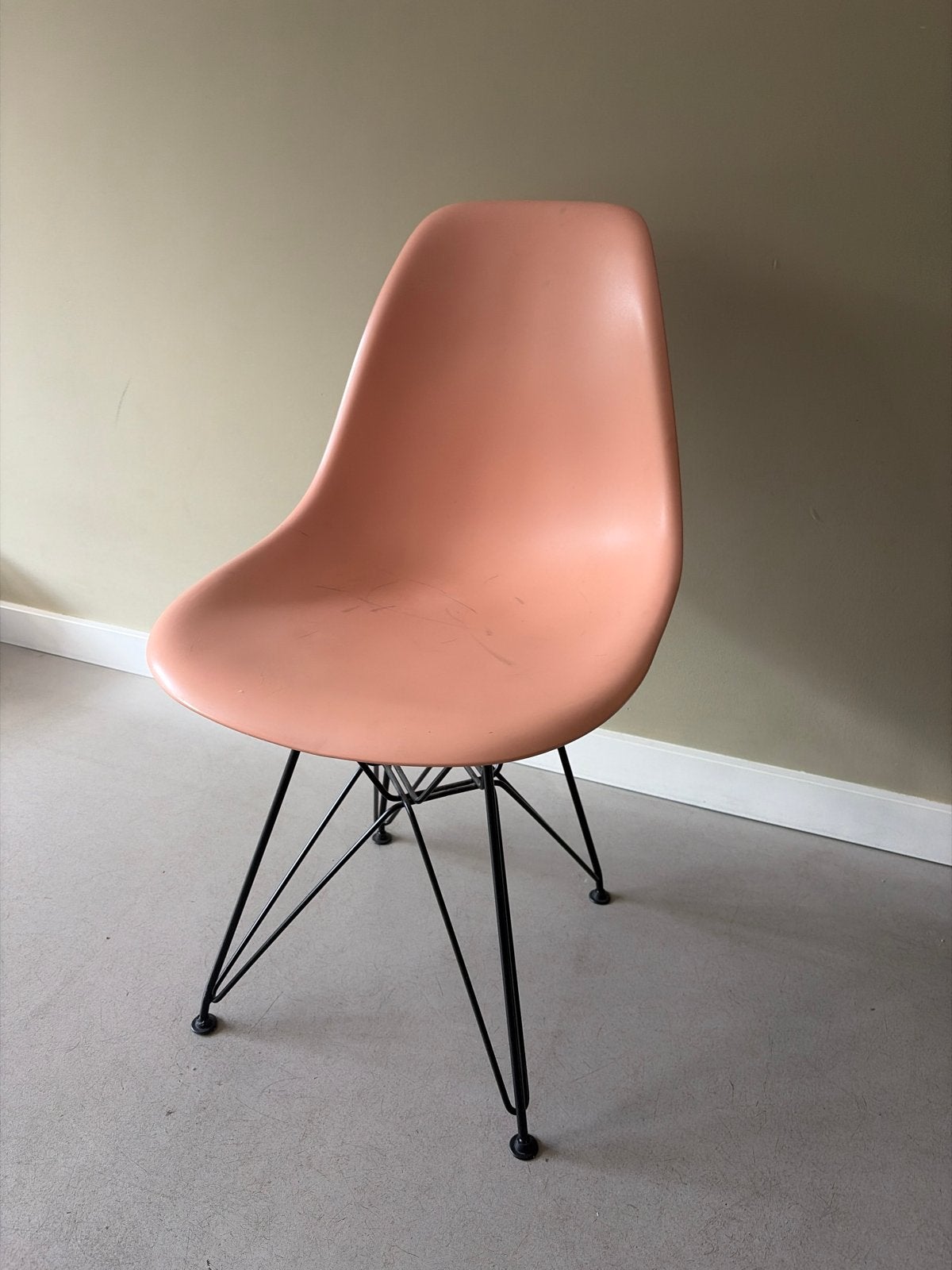 Eames stoel look a like - Roze/Perzik, Ophalen, Kunststof, Gebruikt, Overige kleuren