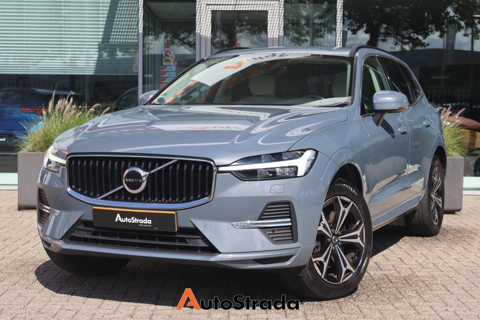 Volvo XC60 Inscription B5 250pk Geartronic I Trekhaak I Navi, Auto's, Volvo, Dealer onderhouden, Gebruikt, 4 cilinders, Leder