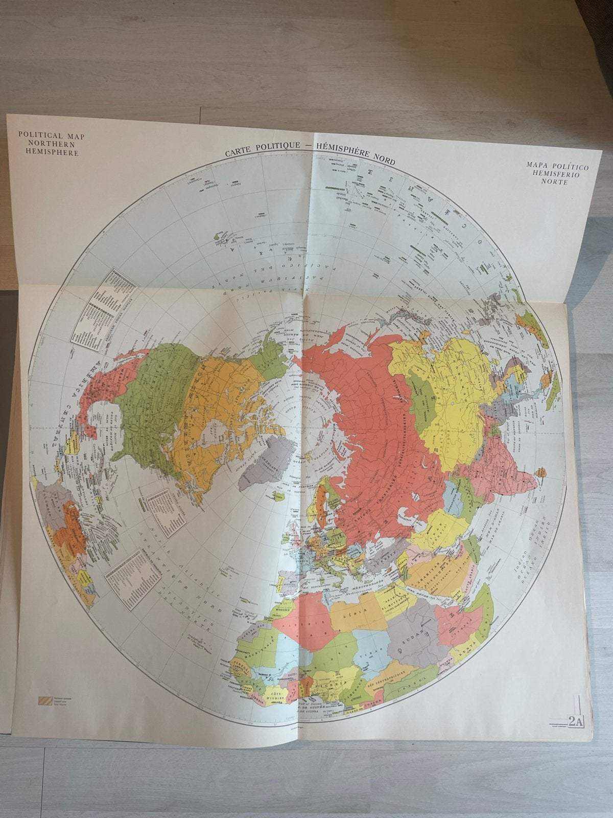 Atlas International Larousse - Grote Wereldatlas, Overige atlassen, 1800 tot 2000, Wereld, Ophalen