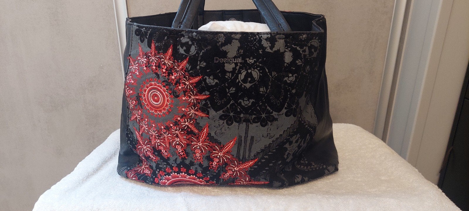 Desigual tassen, Sieraden, Tassen en Uiterlijk, Tassen | Damestassen, Ophalen of Verzenden, Gebruikt, Zwart, Overige typen