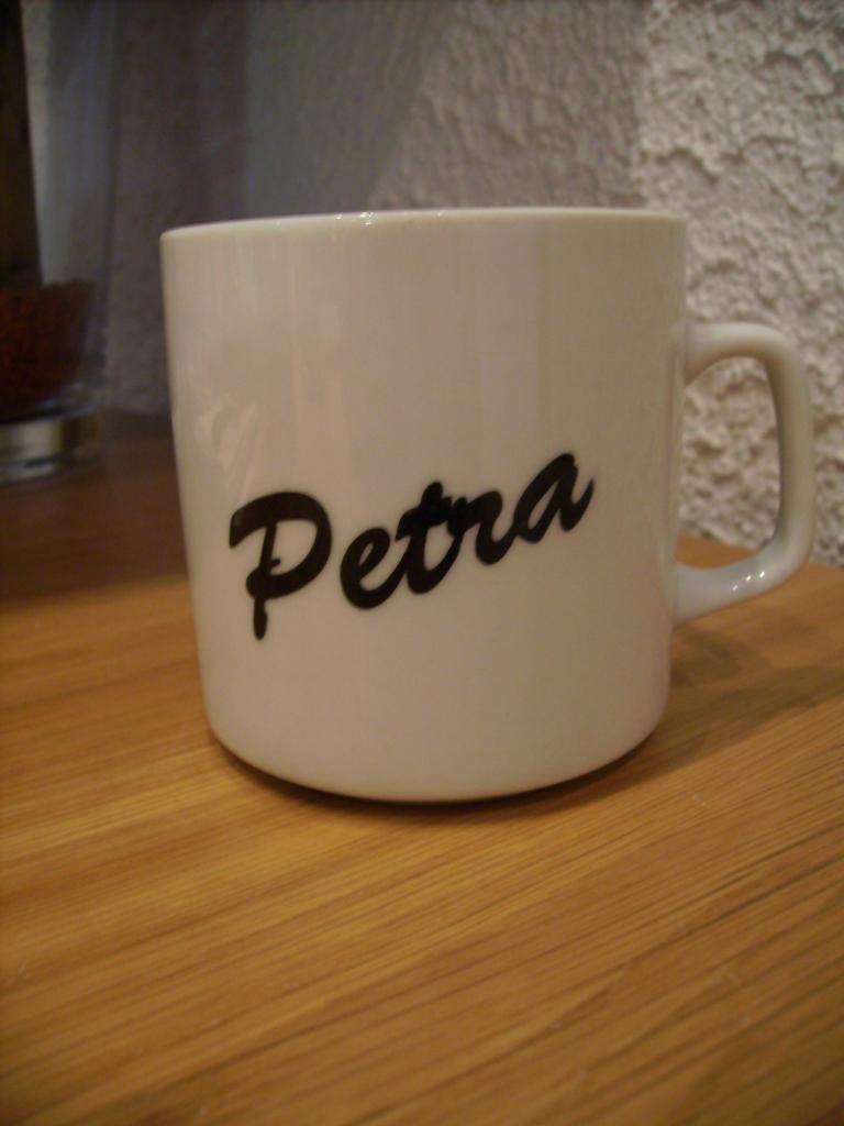 Mok / beker met naam Petra, Nieuw, Ophalen of Verzenden, Overige stijlen, Kop(pen) en/of Schotel(s)