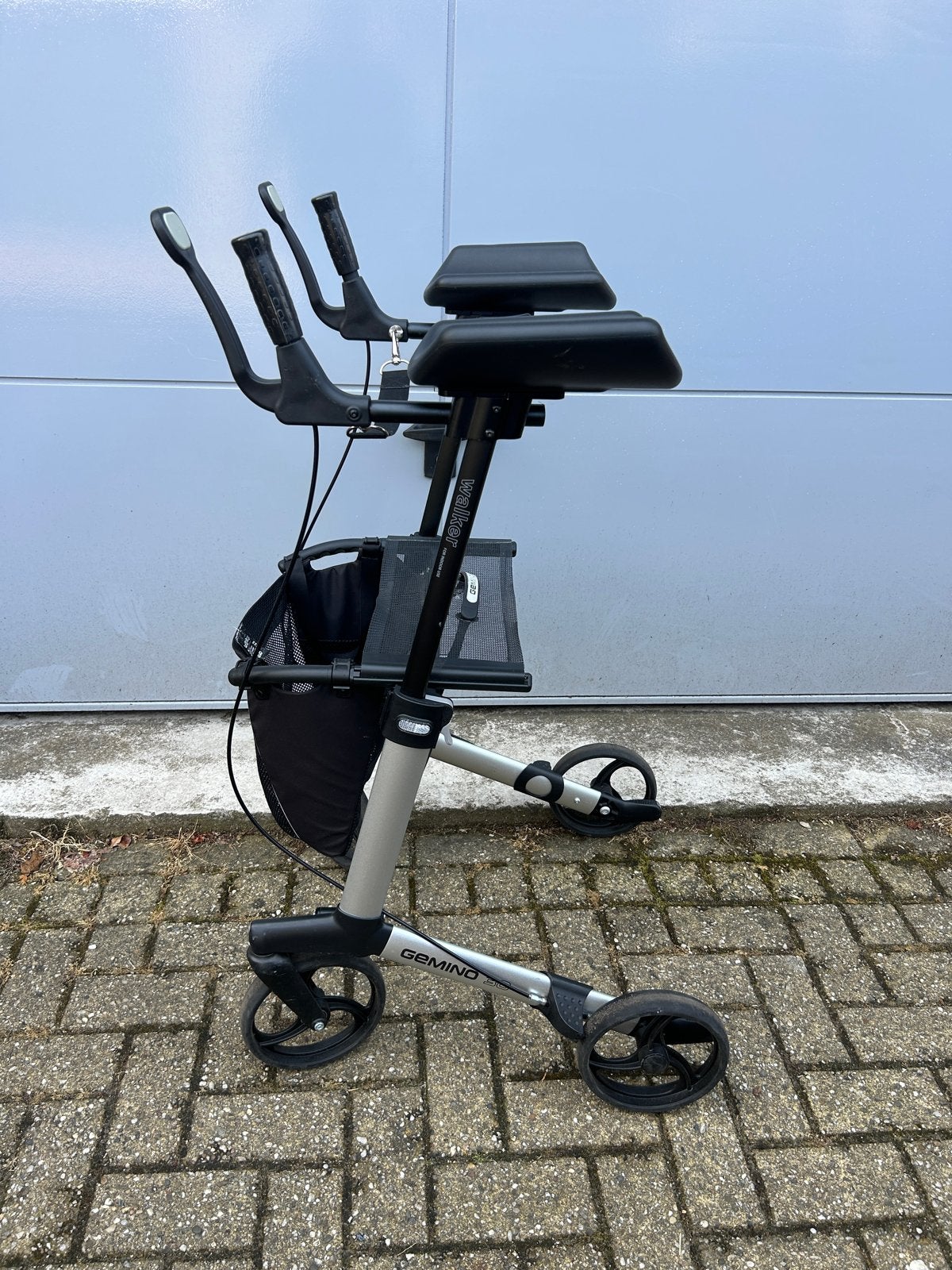 ROLLATOR LICHTGEWICHT MET ONDERARMSCHALEN GEMINO 30 WALKER, Ophalen, Opvouwbaar, Zo goed als nieuw