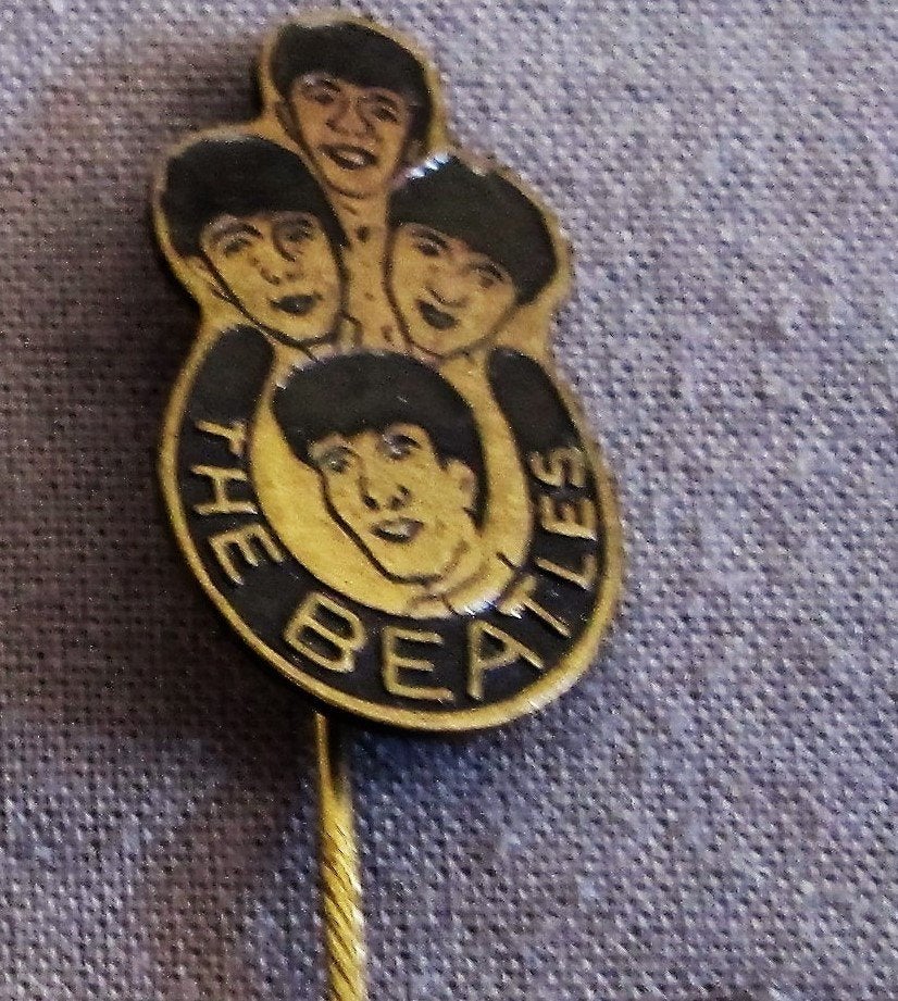 TE KOOP: SPELDJE VAN THE BEATLES, Verzamelen, Ophalen of Verzenden, Gebruikt, Overige onderwerpen, Speldje of Pin