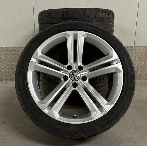 Originele VW Tiguan Mallory 19 inch 5x112 zomer, Auto-onderdelen, Banden en Velgen, Gebruikt, 255 mm, Banden en Velgen, VW