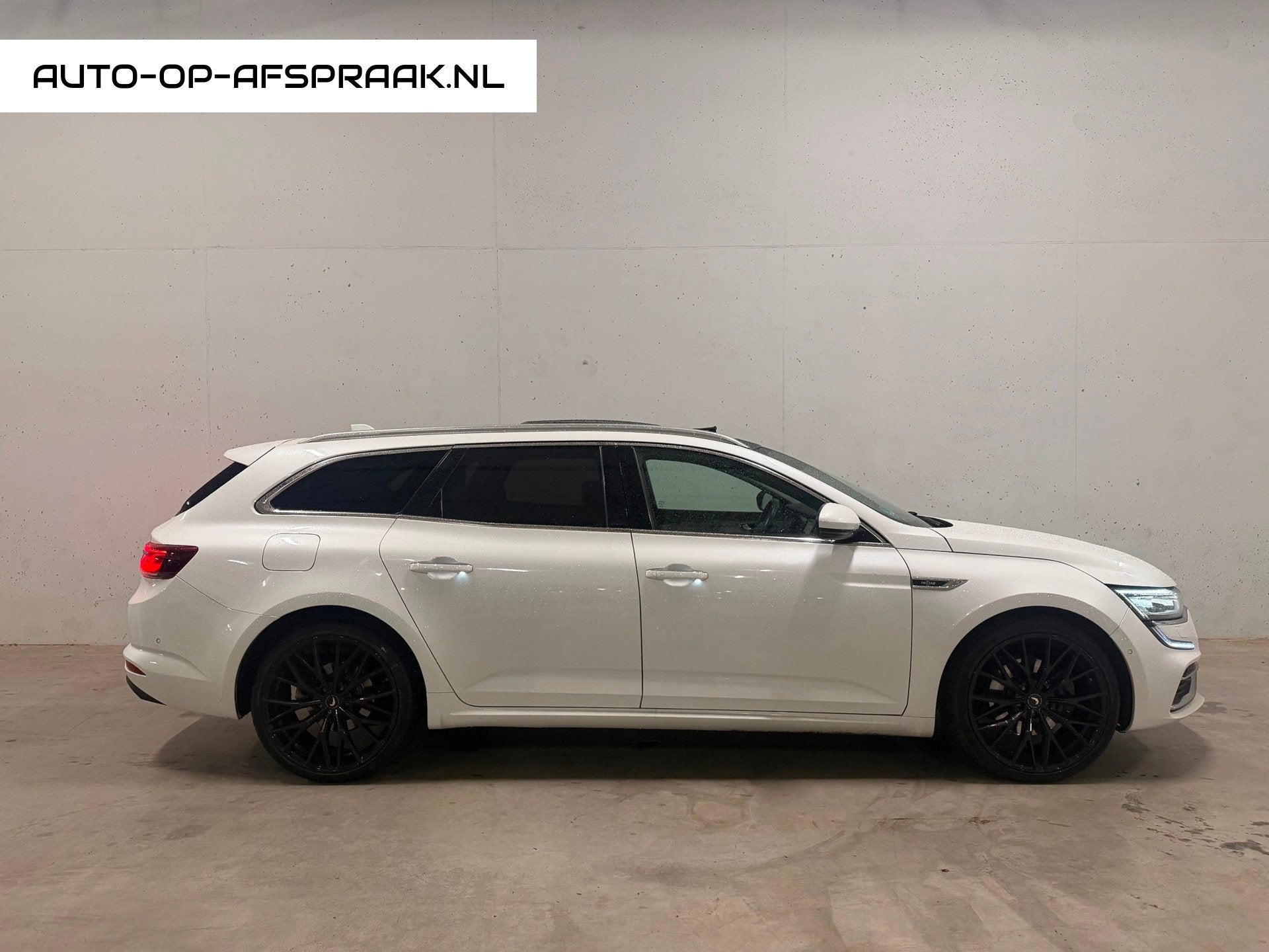 Renault Talisman Estate 2.0 dCi Initiale Aut. Pano Navi Bose, Euro 6, 4 cilinders, Wit, Leder