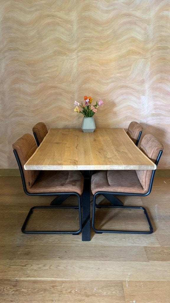 Complete Eethoek: Eiken Boomstamtafel & 4 Wilson Stoelen, Ophalen, Zo goed als nieuw, Industriële eethoek: eiken boomstamtafel & cognac stoelen