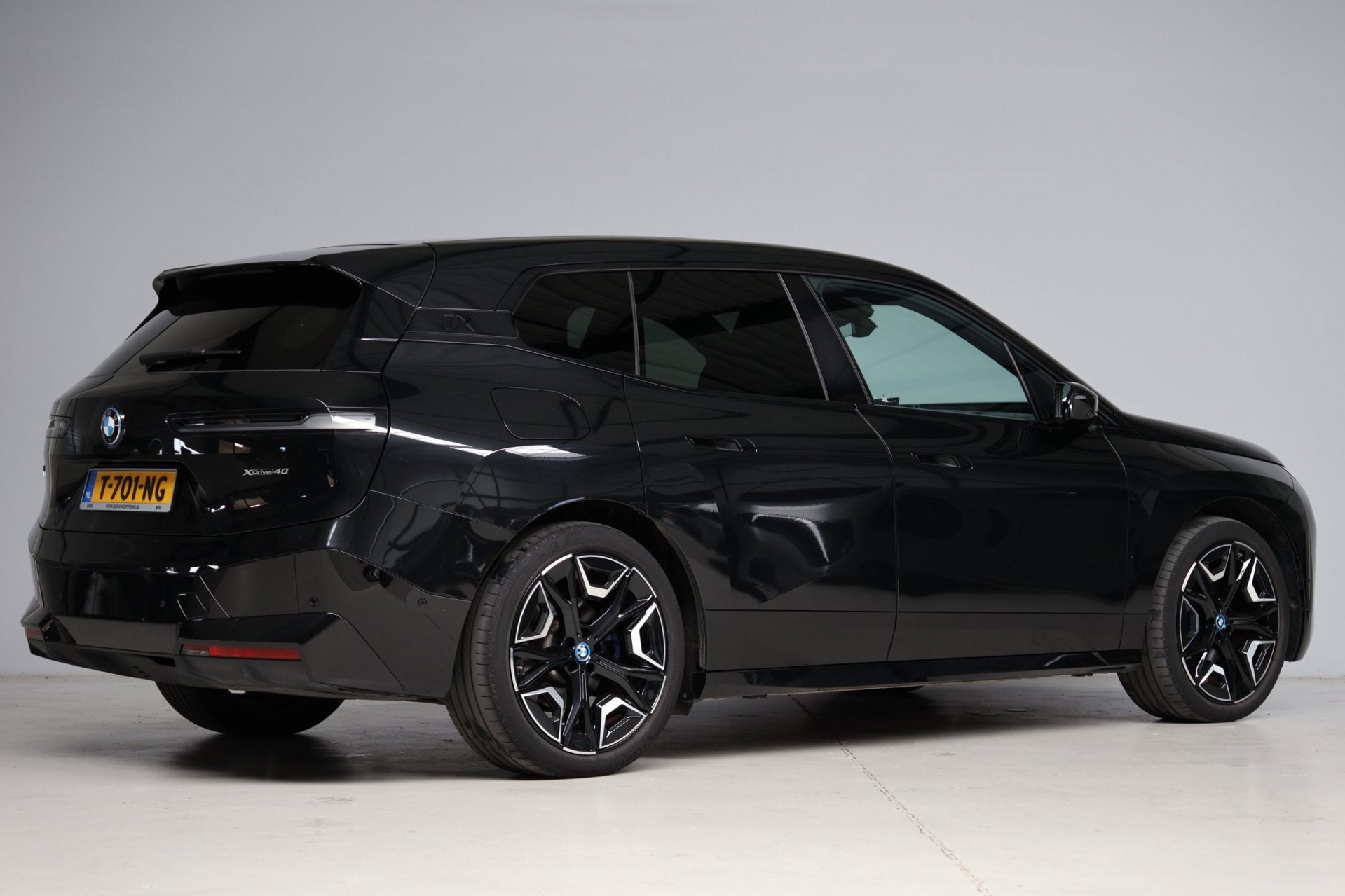 BMW IX XDrive40 M-sport | panorama skylounge | elek. trekhaa, Auto's, BMW, Automaat, Gebruikt, Zwart, Vierwielaandrijving