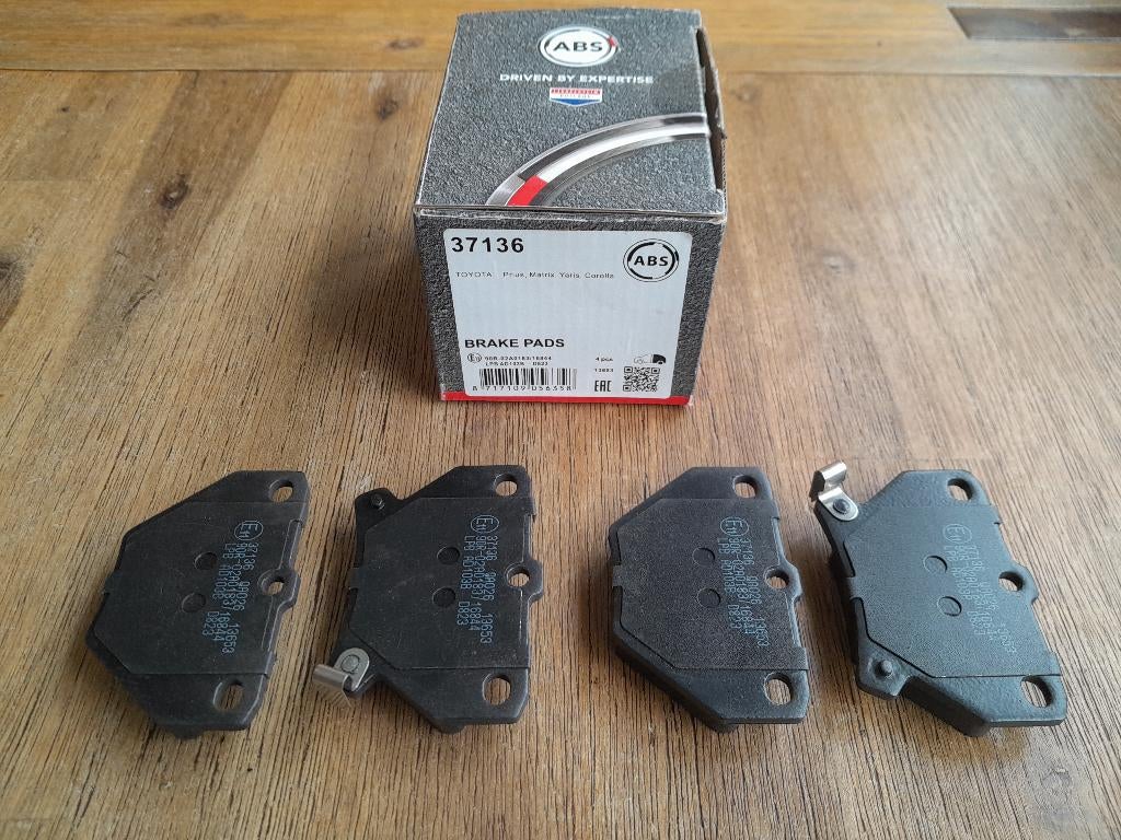 REMBLOK SET - NIEUW - TOYOTA YARIS CELICA PRIUS COROLLA, Verzenden, Nieuw, Toyota