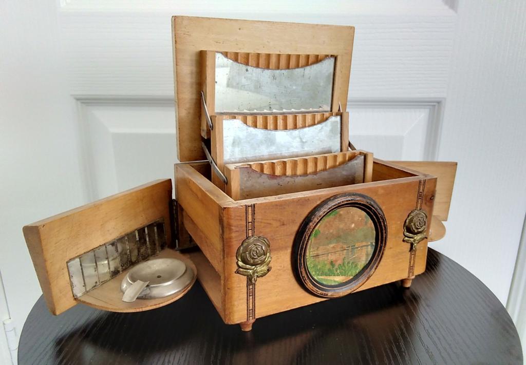 Artdeco houten sigarettenbox met kalender& muziekdoosje, Antiek en Kunst, Antiek | Woonaccessoires, Ophalen of Verzenden