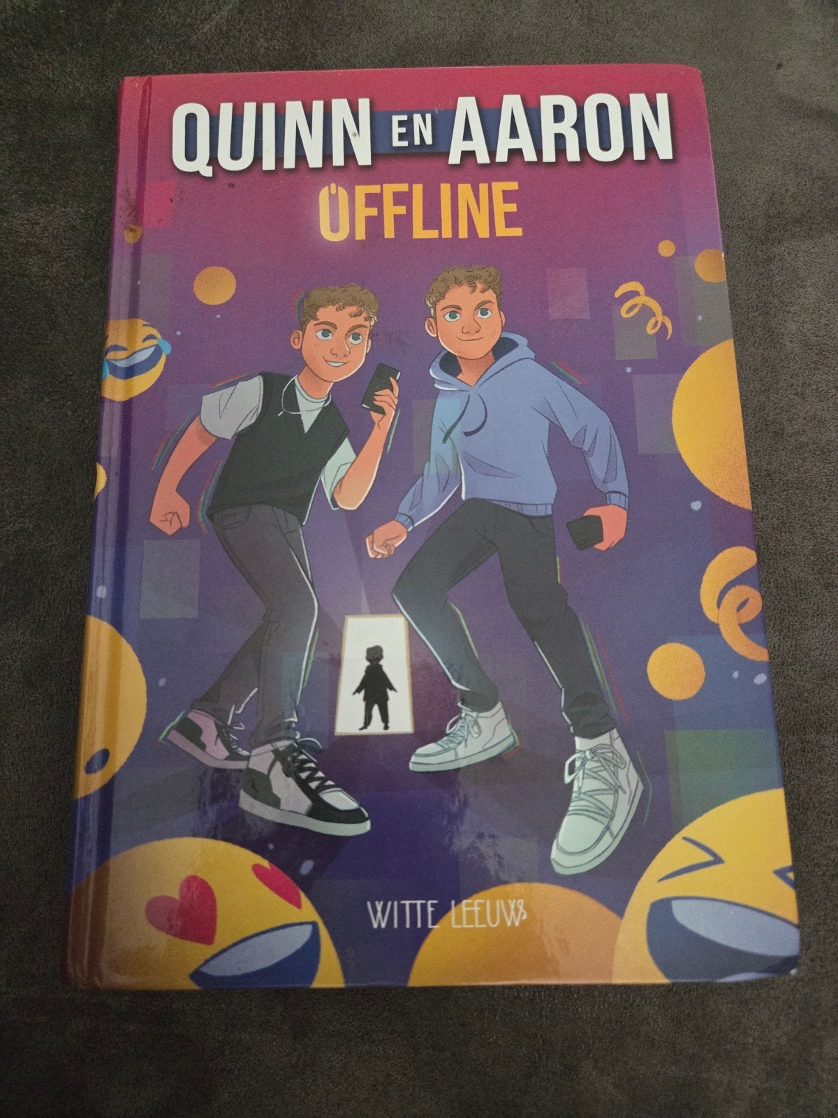 Quinn en Aaron Offline - Boek, Ophalen of Verzenden, Zo goed als nieuw, Quinn en Aaron Bezemer, Fictie