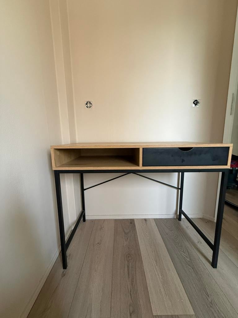 Bureau Trappedal van Jysk, Huis en Inrichting, Bureaus, Ophalen of Verzenden, Zo goed als nieuw