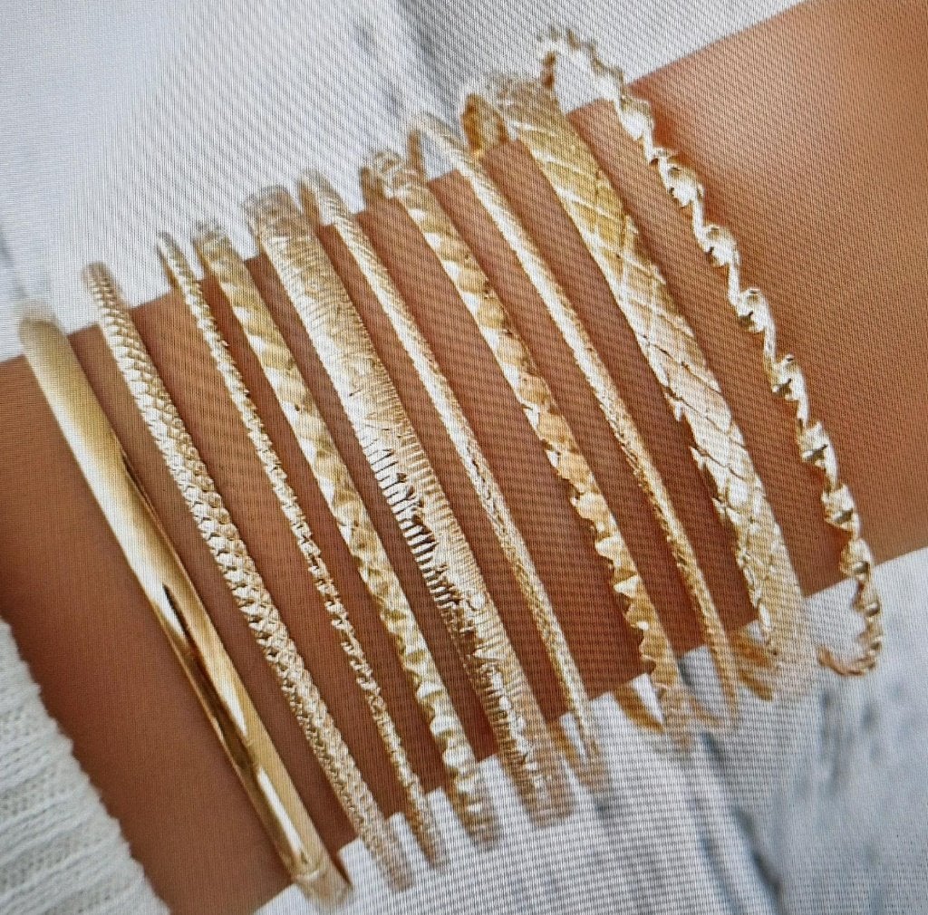 10 Delige zilver of goud kleurige armbanden, Ophalen of Verzenden, Nieuw, Overige kleuren, Overige materialen