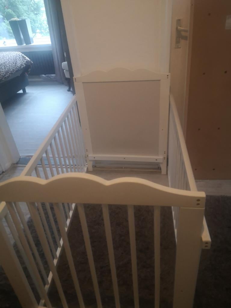 Ledikantje, Kinderen en Baby's, Traphekjes, Ophalen of Verzenden, Zo goed als nieuw, Hout, 100 tot 115 cm