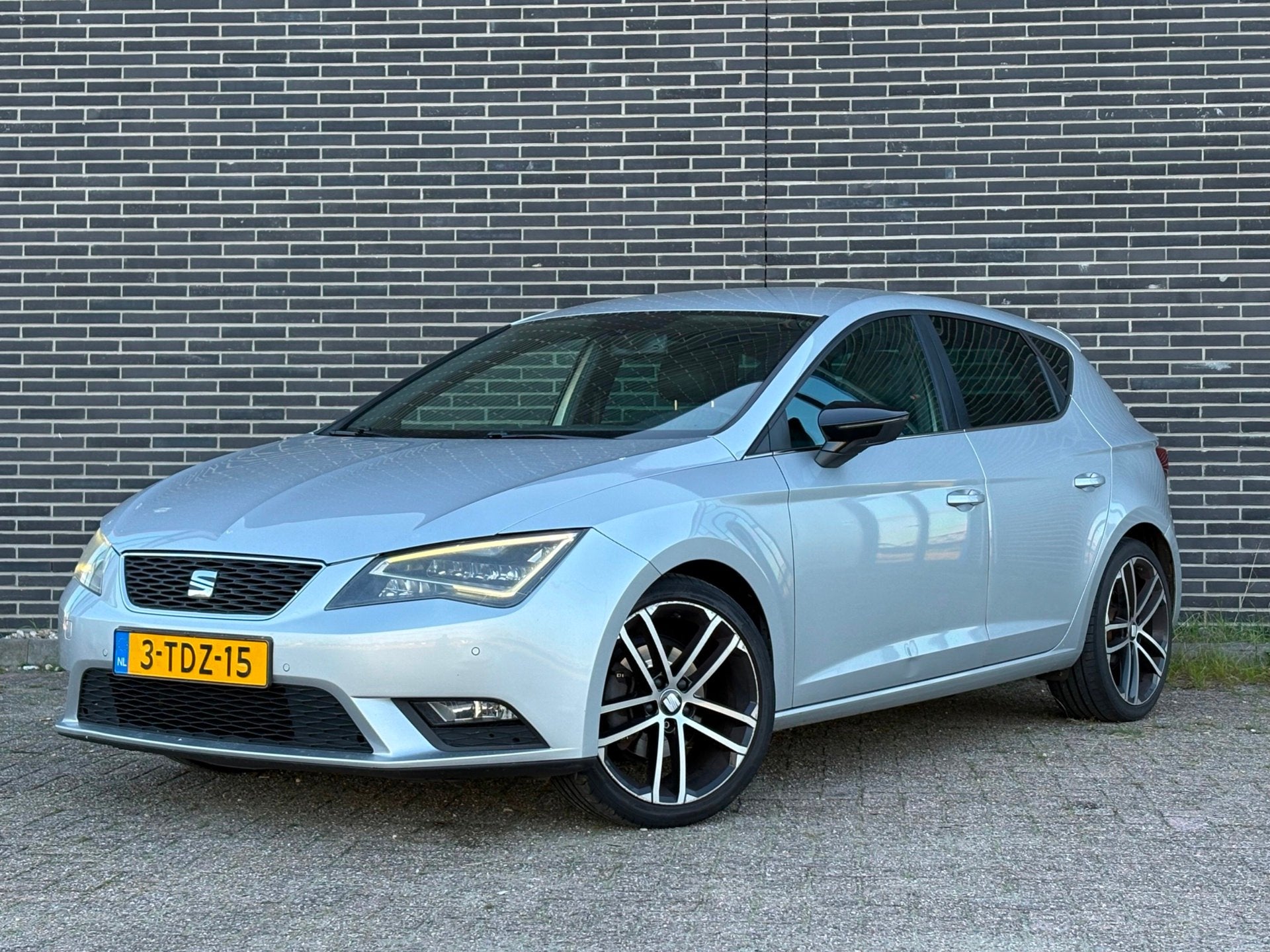 Seat Leon 1.6 TDI Limited Edition II Xenon, Leder!, Auto's, Voorwielaandrijving, Gebruikt, 4 cilinders, Leon