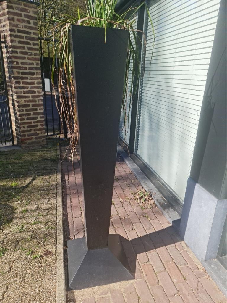 4 Stalen Vazen Matzwart Gecoat - Binnen/Buiten - 1.75m Hoog, Gebruikt, Binnen, Ophalen of Verzenden, Metaal