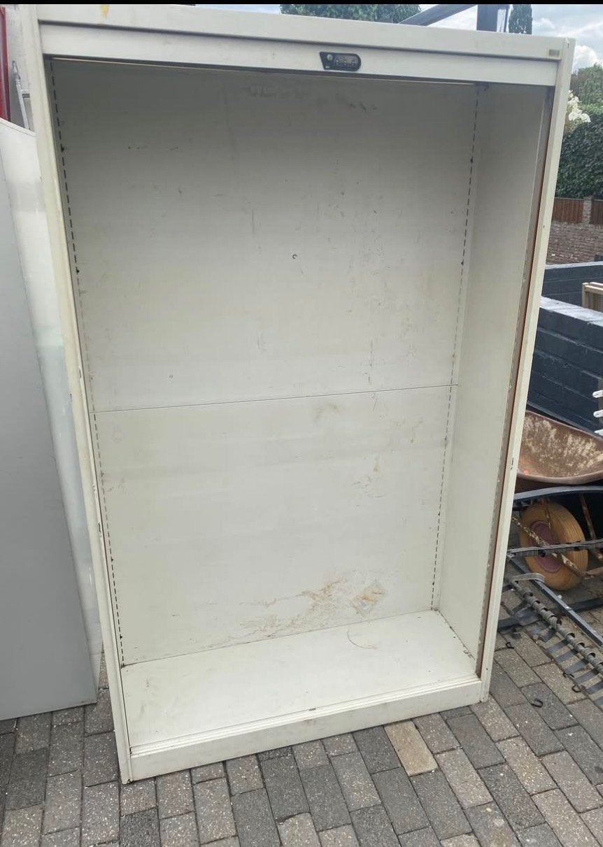 Gebruikte metalen roldeurkast met legborden, Ophalen, Gebruikt, Meerdere deuren, 50 tot 100 cm