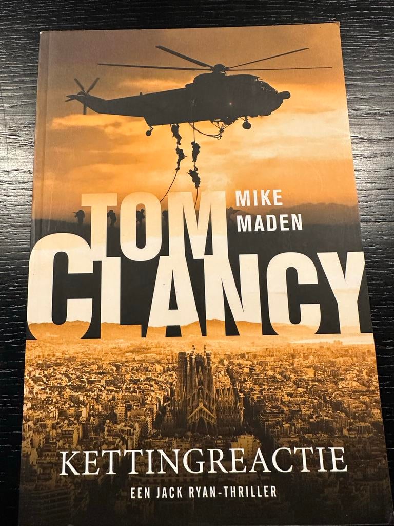Tom Clancy KETTINGREACTIE - Een Jack Ryan-thriller, Boeken, Thrillers, Gelezen, Nederland, Ophalen of Verzenden