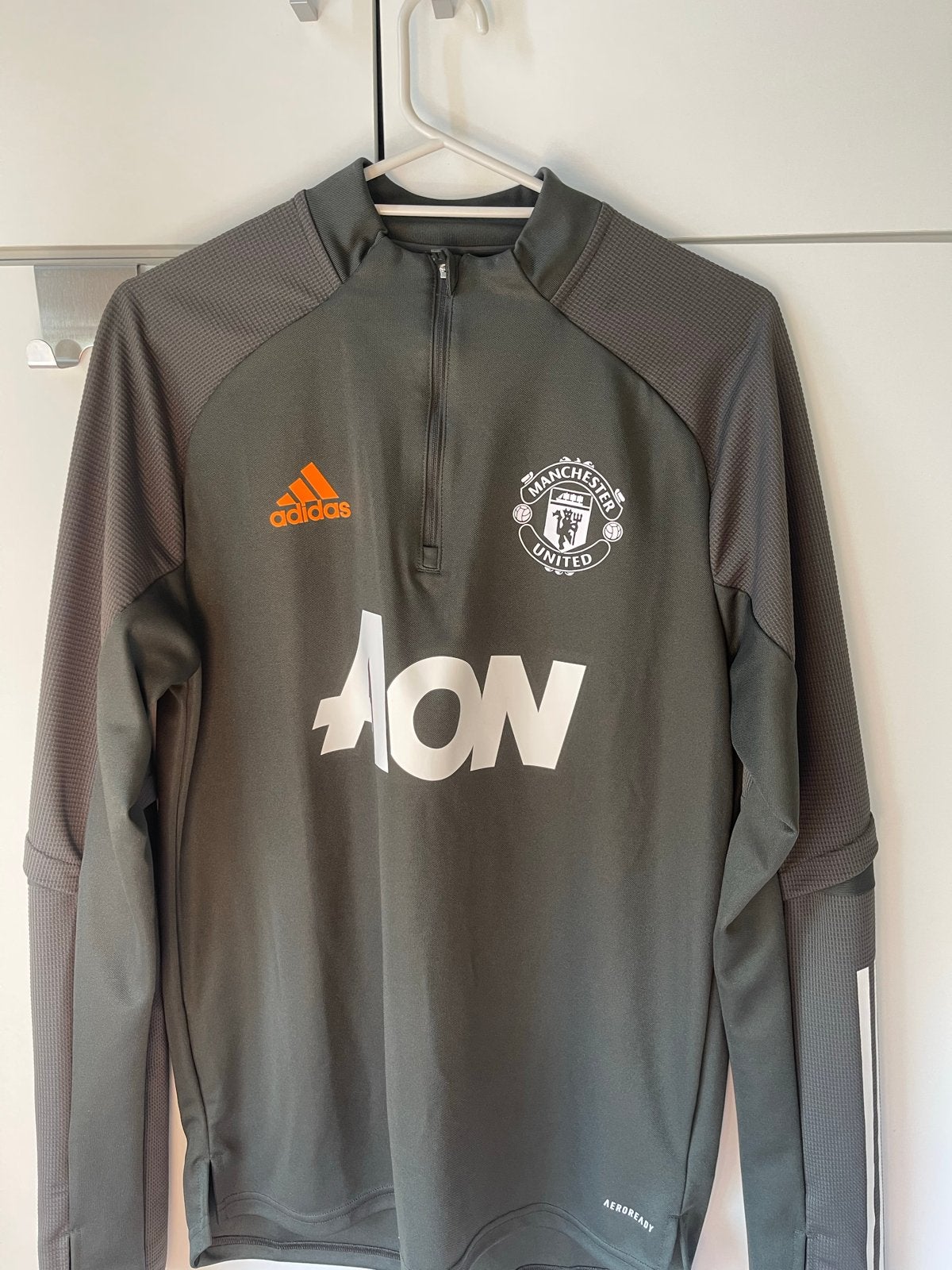 Adidas Manchester United Trainingspak Maat M, Kleding | Heren, Sportkleding, Maat 48/50 (M), Nieuw, Ophalen of Verzenden, Voetbal