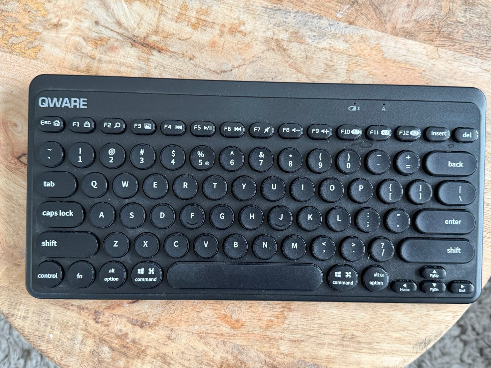 Qware draadloos toetsenbord - Compact en stijlvol, Ophalen of Verzenden, Gebruikt, Draadloos